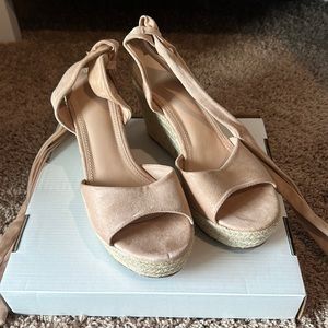 Nude Wedges